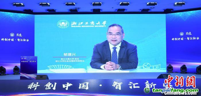 浙江工商大學(xué)校長、浙江大學(xué)社會(huì)治理研究院院長郁建興。王剛 攝