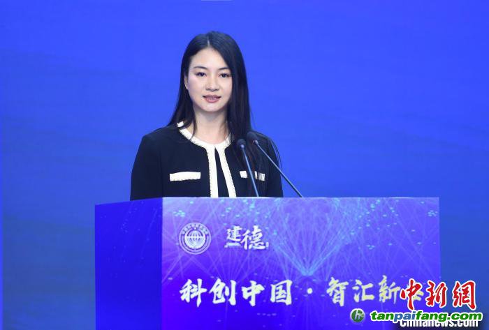 中國新聞社浙江分社黨委書記、總編輯柴燕菲現(xiàn)場點(diǎn)評(píng)。王剛 攝